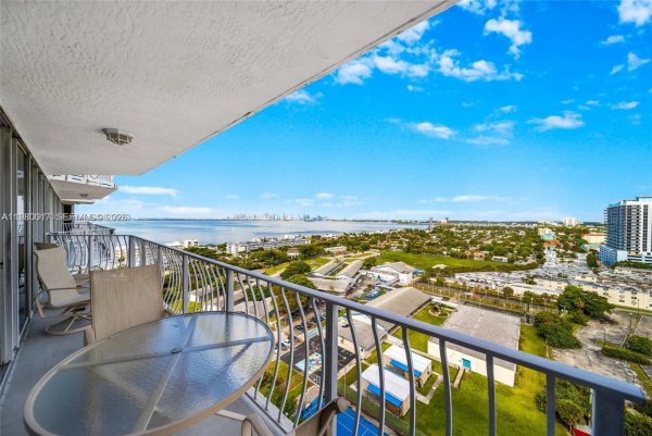 7601 E Treasure Dr #1803 North Bay Village, FL 33141