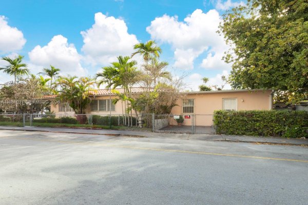 101 SW 24th Ave Miami, FL 33135