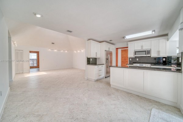 7320 SW 100th Ct Miami, FL 33173