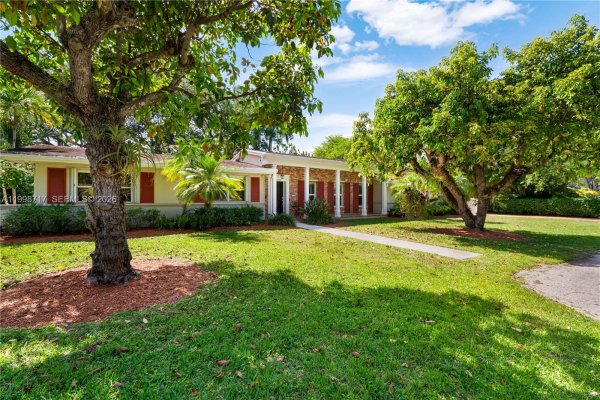 9830 SW 69th Ave Pinecrest, FL 33156