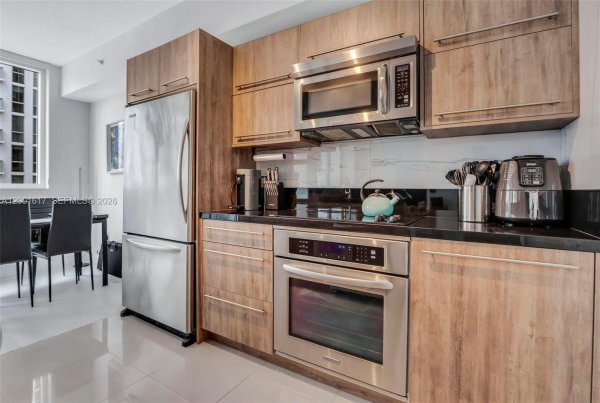 253 NE 2nd St #1608 Miami, FL 33132