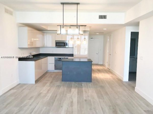 1010 Brickell Ave #4609 Miami, FL 33131