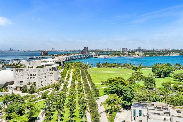 900 Biscayne Blvd #1808 Miami, FL 33132