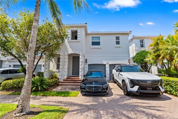 3188 NE 211th Ter Aventura, FL 33180