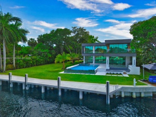 700 SW 12th Fort Lauderdale, FL 33312