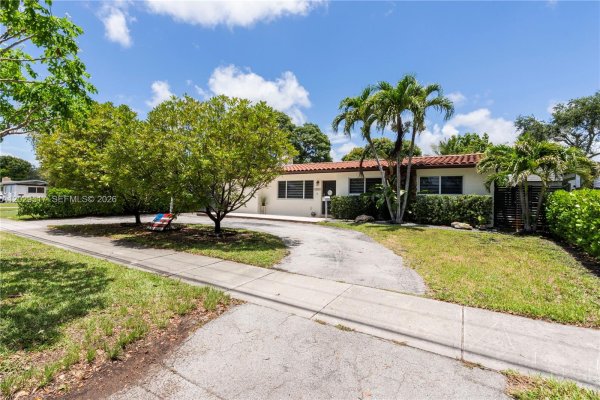 8595 SW 128th St Miami, FL 33156