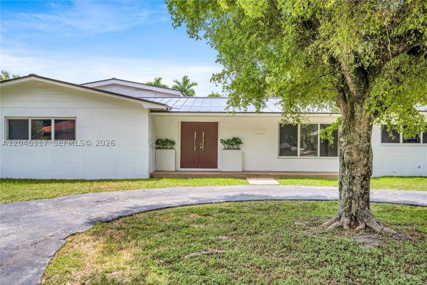 12525 SW 68th Ct Pinecrest, FL 33156