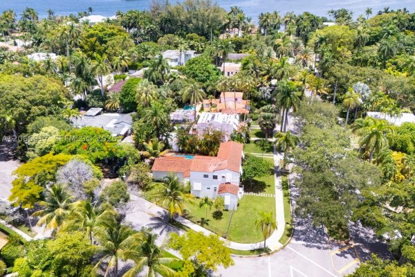 621 NE 57th St Miami, FL 33137