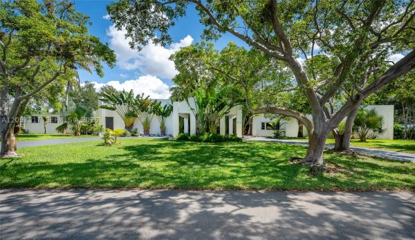 9715 SW 89th Ct Miami, FL 33176
