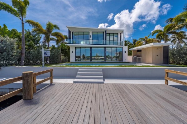 271 N Shore Dr Miami Beach, FL 33141