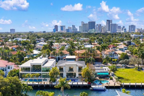 424 Coconut Isle Fort Lauderdale, FL 33301