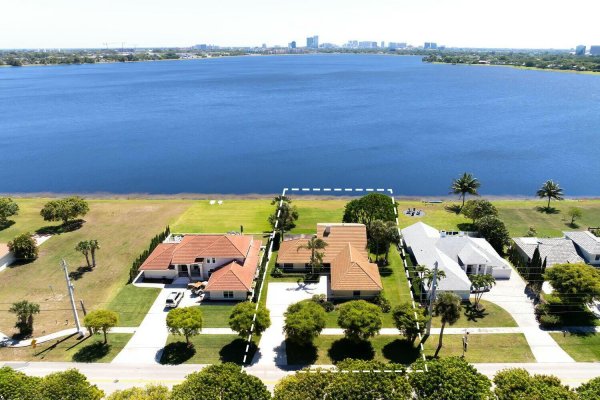 3600 N Shore West Palm Beach, FL 33407