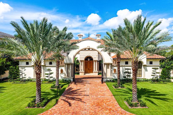 2055 Royal Palm Way Boca Raton, FL 33432