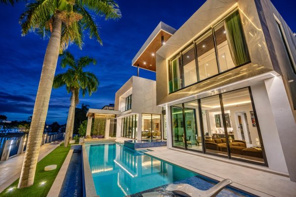 2856 NE 26th Pl Fort Lauderdale, FL 33306