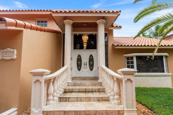 8235 NW 164th St Miami Lakes, FL 33016