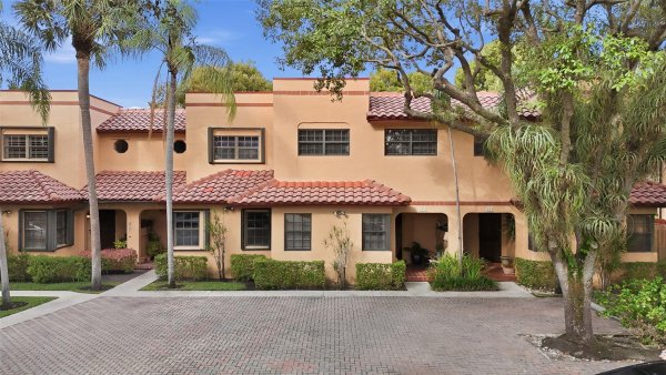 261 NE 16th #305 Fort Lauderdale, FL 33305