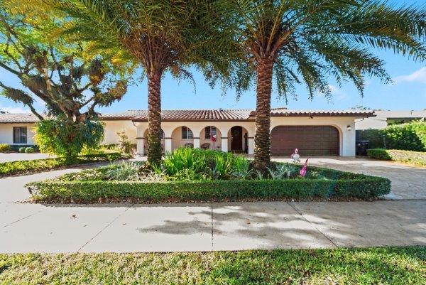 6320 Pent Miami Lakes, FL 33014