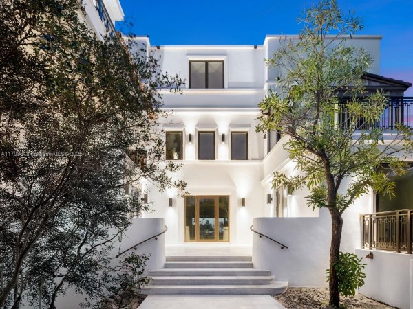 1005 Links Dr Miami Beach, FL 33109