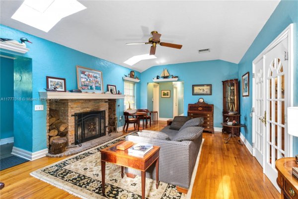 4160 Lybyer Ave Miami, FL 33133