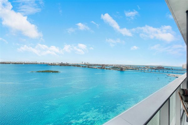 700 NE 24th St #2702 Miami, FL 33137