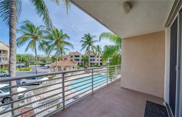 2711 Ocean Clb Blvd #207 Hollywood, FL 33019