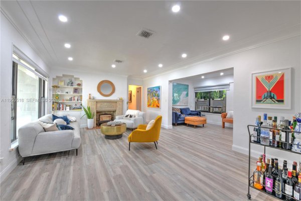 110 N 16th Ave Hollywood, FL 33020