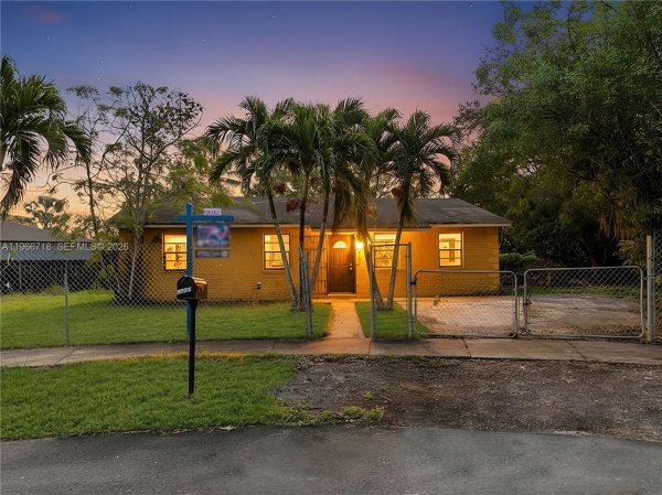 1664 SW 2nd Ct Homestead, FL 33030