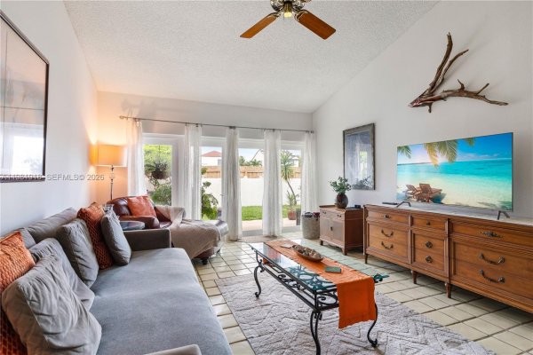 19994 NE 5th Ct #3C Miami, FL 33179