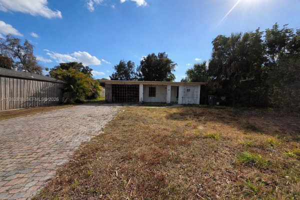 4574 Schall Rd West Palm Beach, FL 33409