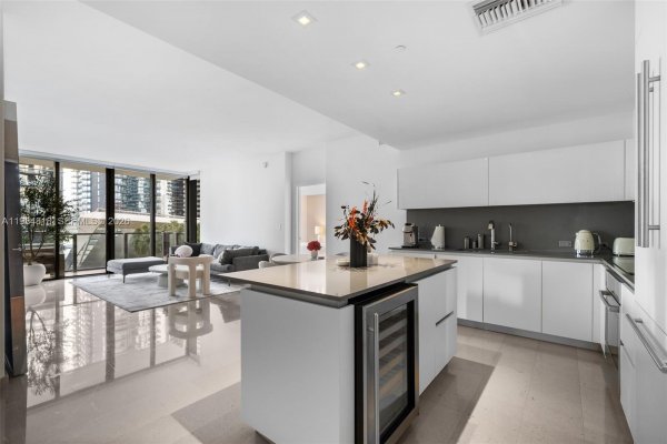 88 SW 7th St #809 Miami, FL 33130