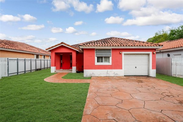 12418 SW 230th St Miami, FL 33170