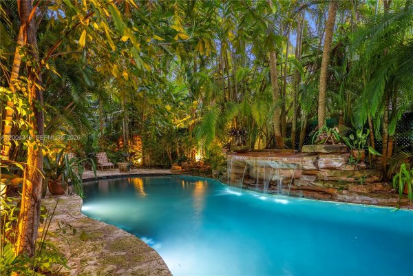 3584 Saint Gaudens Rd Miami, FL 33133