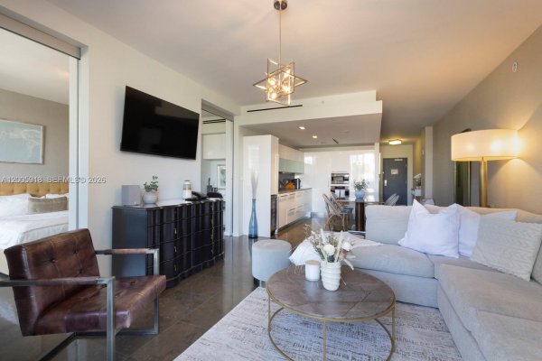 220 21st St #303 Miami Beach, FL 33139