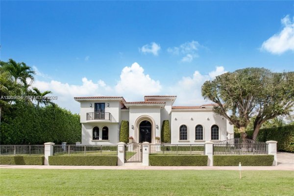 1151 S Alhambra Cir Coral Gables, FL 33146