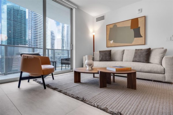 77 SE 5th #1601 Miami, FL 33131