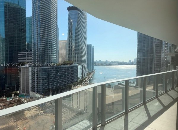 77 SE 5th St #1903 Miami, FL 33131