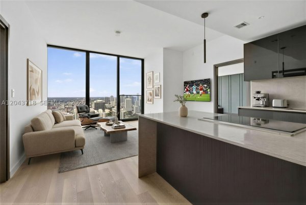 20 NE 11th #4701 Miami, FL 33132
