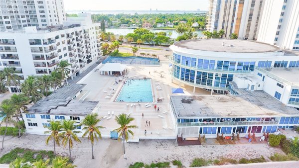 5445 Collins Ave #P2 Miami Beach, FL 33140