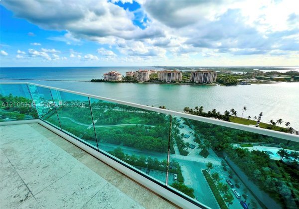 300 S Pointe Dr #2203 Miami Beach, FL 33139