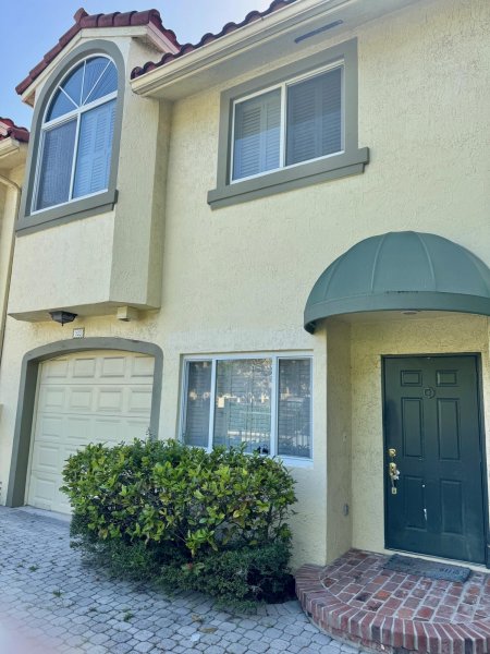 103 NE 14th #5 Fort Lauderdale, FL 33301