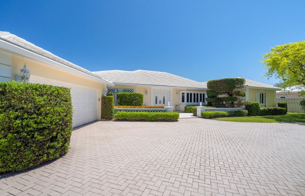 57 Cayuga Sea Ranch Lakes, FL 33308