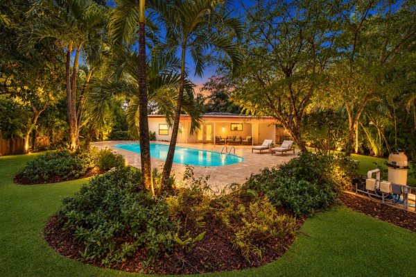 722 SW 16th Ct Fort Lauderdale, FL 33315