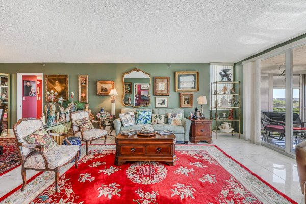 3520 Oaks #809 Pompano Beach, FL 33069