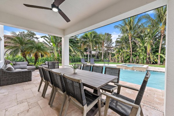 111 Manor Cir Jupiter, FL 33458