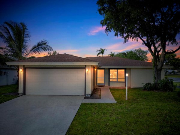 1201 Pine Sage Cir West Palm Beach, FL 33409