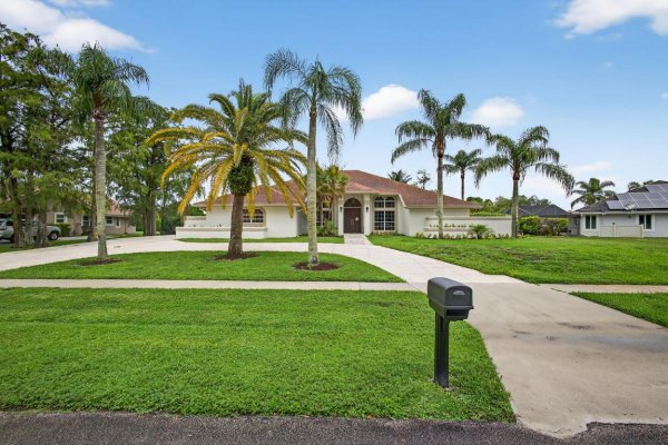 1295 Longlea Ter Wellington, FL 33414