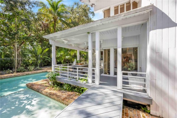 5600 Oakwood Ln Coral Gables, FL 33156 5600 Oakwood Ln Coral Gables, FL 33156