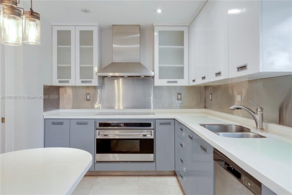 525 Ridgewood Rd Key Biscayne, FL 33149