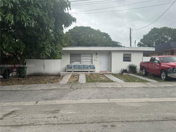 1032 SW 10th St Miami, FL 33130
