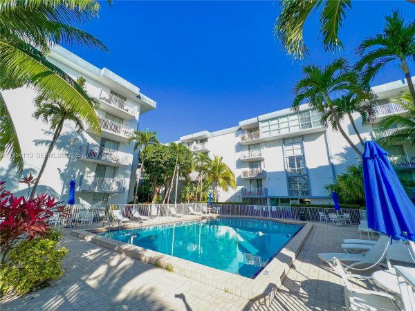 1801 S Treasure Dr #211 North Bay Village, FL 33141